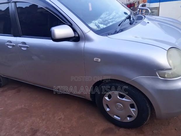 Toyota Sienta 2003 Silver