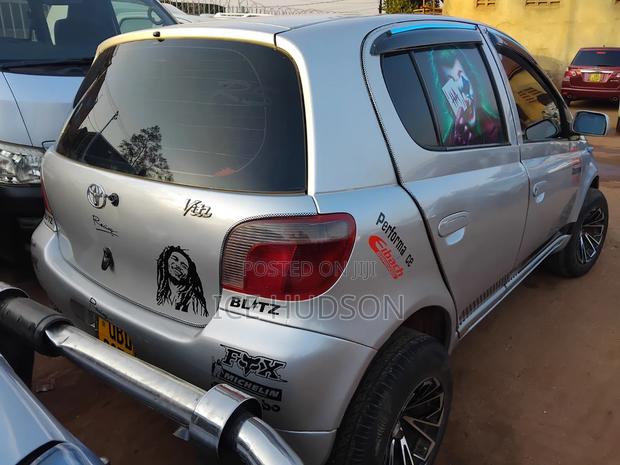 Toyota Vitz 2003 Silver
