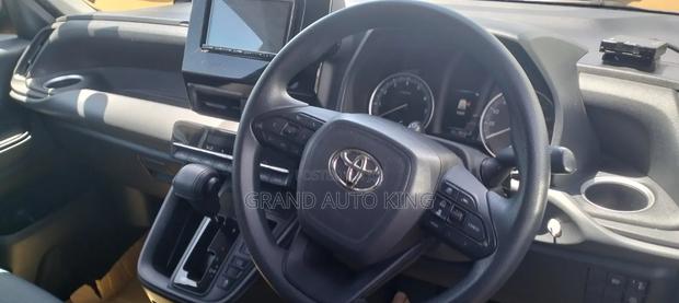 Toyota Noah 2020 Silver
