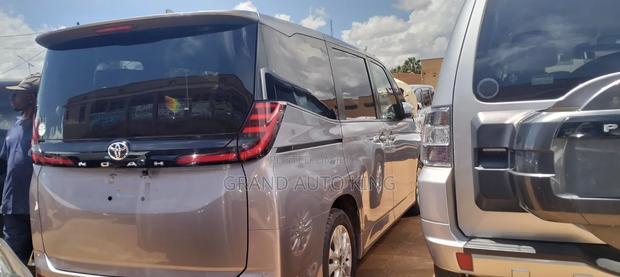 Toyota Noah 2020 Silver