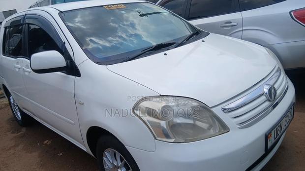 Toyota Raum 2010 White