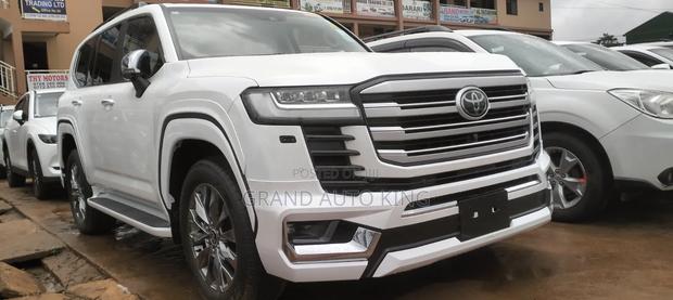 Toyota Land Cruiser Prado 2024 White