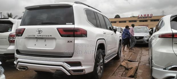 Toyota Land Cruiser Prado 2024 White