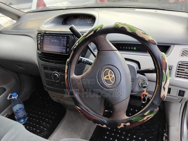 Toyota Nadia 2002 Gray