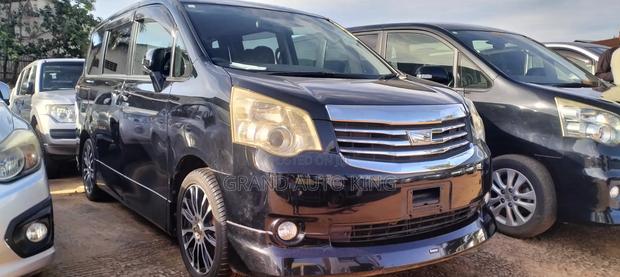 Toyota Noah 2013 Black