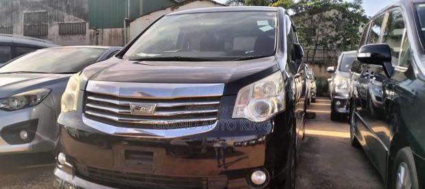 Toyota Noah 2013 Black