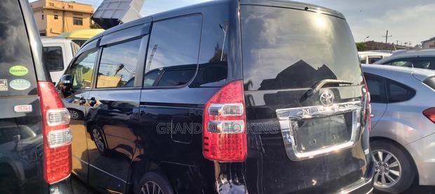 Toyota Noah 2013 Black