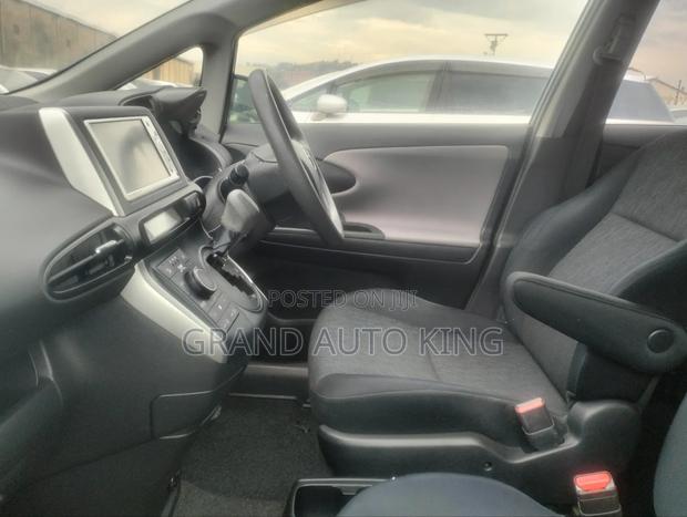 Toyota Wish 2012 Blue
