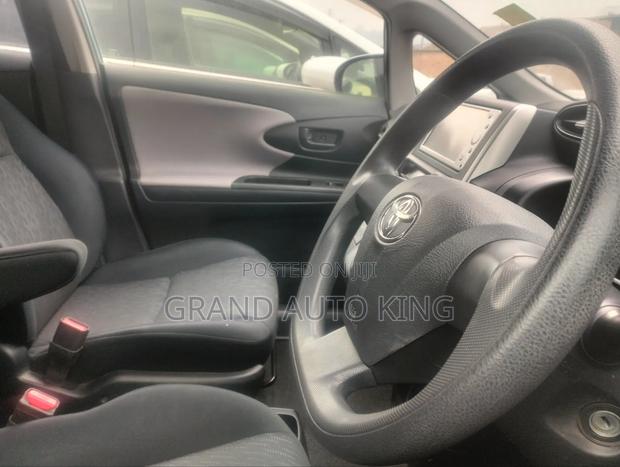 Toyota Wish 2012 Blue