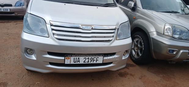 Toyota Noah 2006 Silver