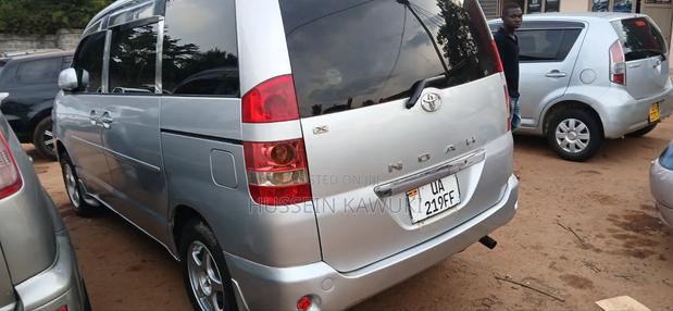 Toyota Noah 2006 Silver