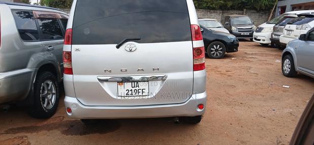 Toyota Noah 2006 Silver