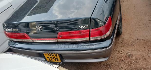 Toyota Mark II 2000 Gray