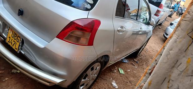 Toyota Vitz 2009 Silver