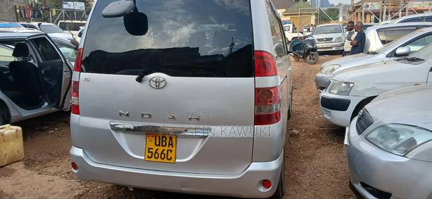 Toyota Noah 2004 Silver