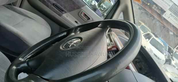 Toyota Noah 2004 Silver
