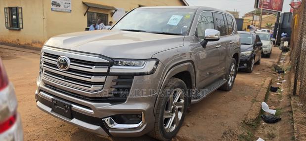 Toyota Land Cruiser 2024 Ivory