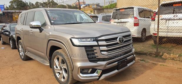 Toyota Land Cruiser 2024 Ivory