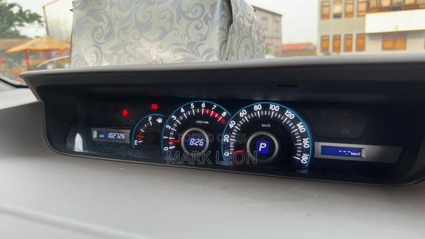 Toyota Noah 2.0 143hp FWD (8 Seater) 2011 Blue