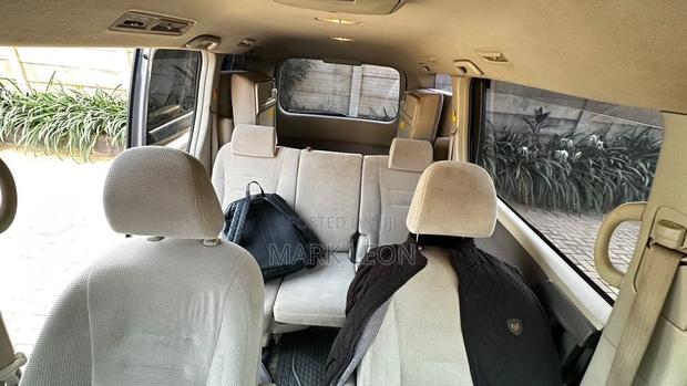 Toyota Noah 2.0 143hp FWD (8 Seater) 2011 Blue