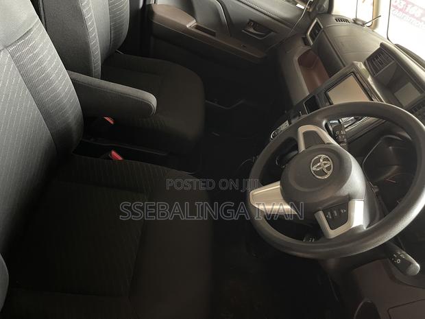 Toyota Roomy 2017 Green