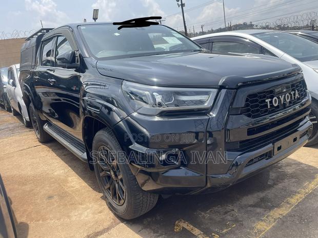 Toyota Hilux 2022 Black
