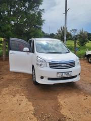 Toyota Noah 2012 White for sale