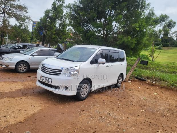 Toyota Noah 2012 White