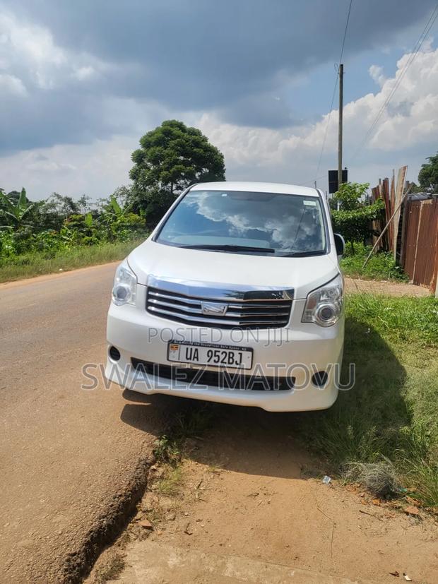 Toyota Noah 2012 White