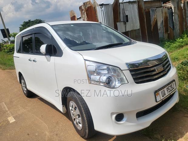 Toyota Noah 2012 White