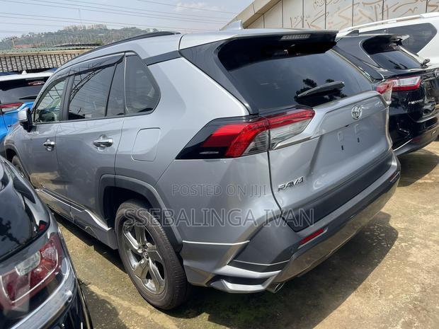 Toyota RAV4 2021 Silver