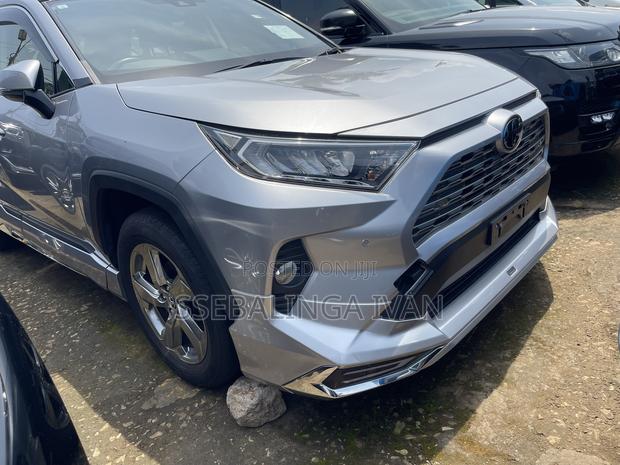 Toyota RAV4 2021 Silver