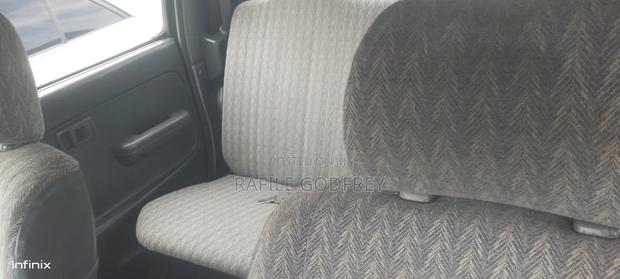 Toyota Hilux 2001 Gray