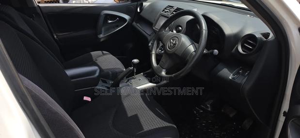 Toyota Vanguard 2011 White