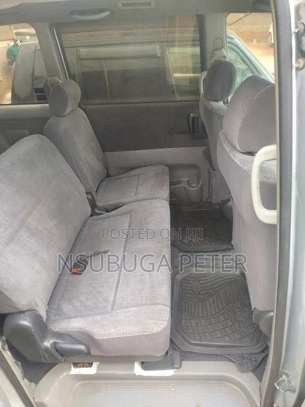 Toyota Noah 2004 Gold