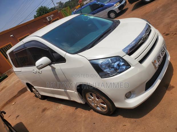Toyota Noah 2010 White