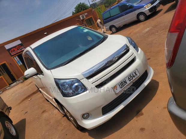 Toyota Noah 2010 White