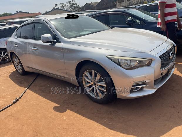 Nissan Skyline 2016 Silver