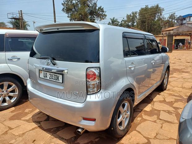 Toyota Corolla Rumion Hatchback 1.5 FWD 2011 Silver