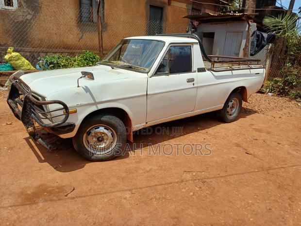Nissan Pick-Up 1993 White