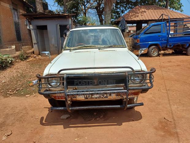Nissan Pick-Up 1993 White