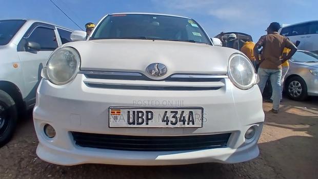 Toyota Sienta 2010 White