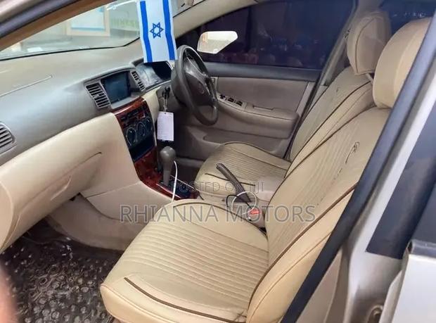 Toyota Corolla 2004 Gold