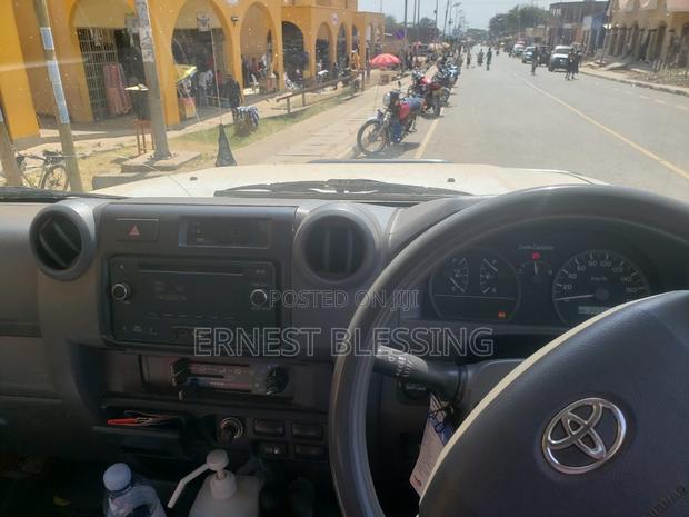 Toyota Land Cruiser 2009 White