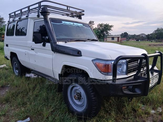 Toyota Land Cruiser 2009 White