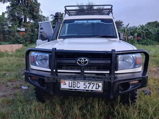 Toyota Land Cruiser 2009 White