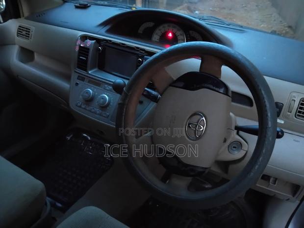 Toyota Raum 2006 Silver
