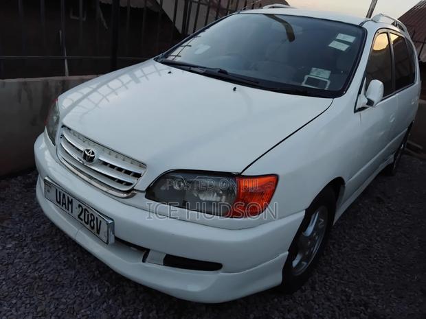 Toyota Ipsum 1999 White