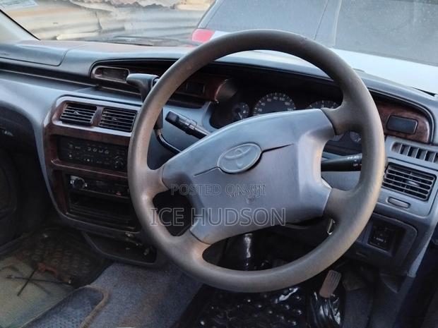 Toyota Noah 2001 Blue