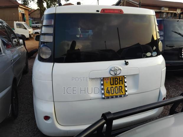 Toyota Sienta 2006 White